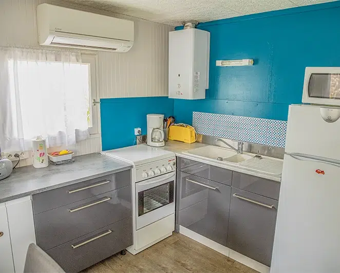 camping del mar chalet kitchen range
